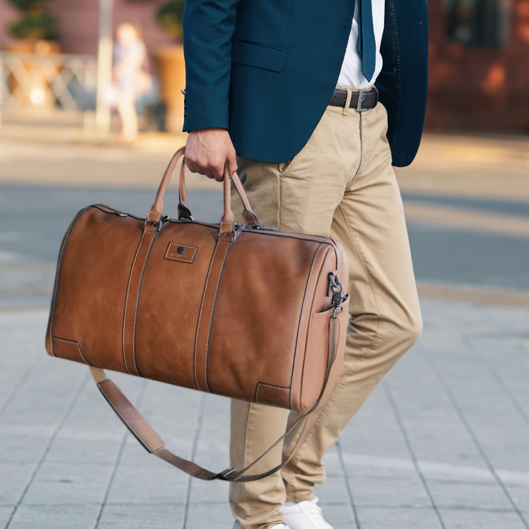 Large Cabin Holdall 49cm, Colt,Holdall,Jekyll & Hide, side view with model