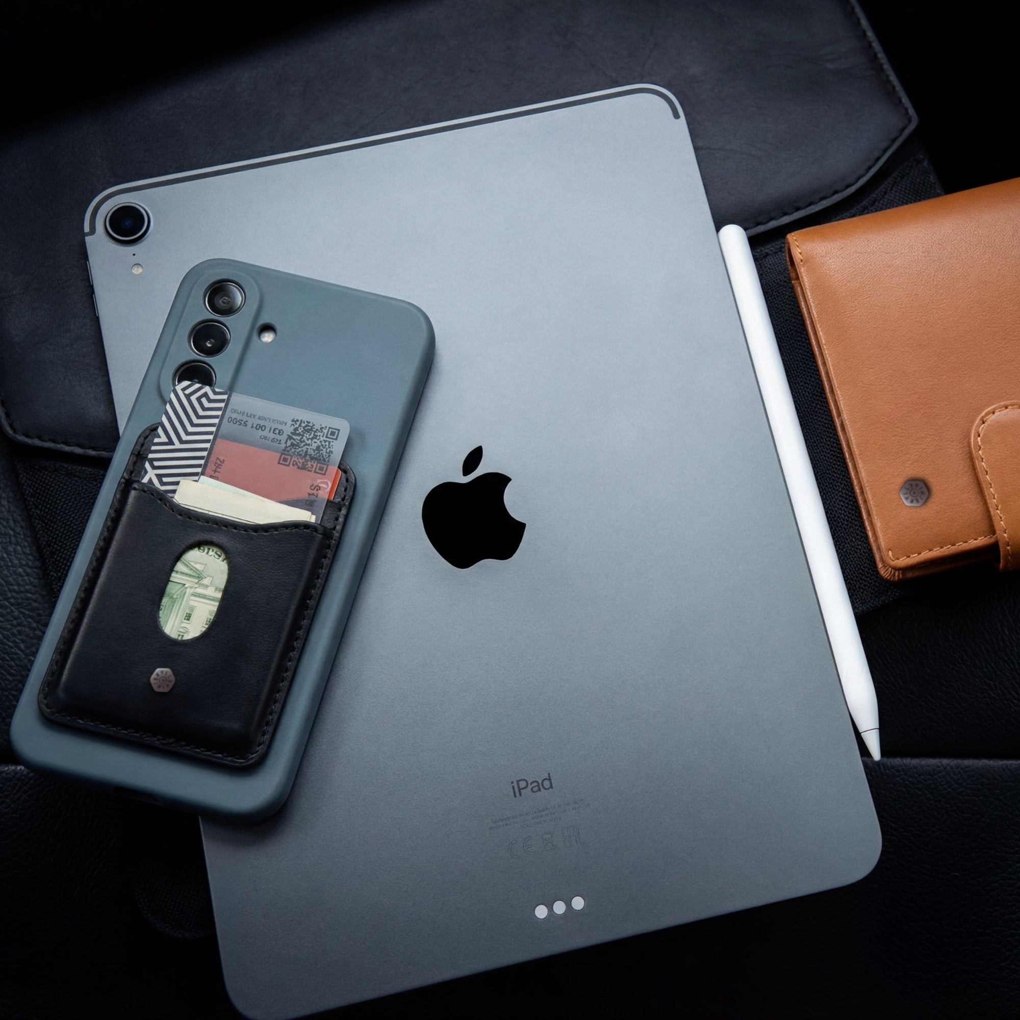 Thermo MagSafe Card Holder - flat lay view