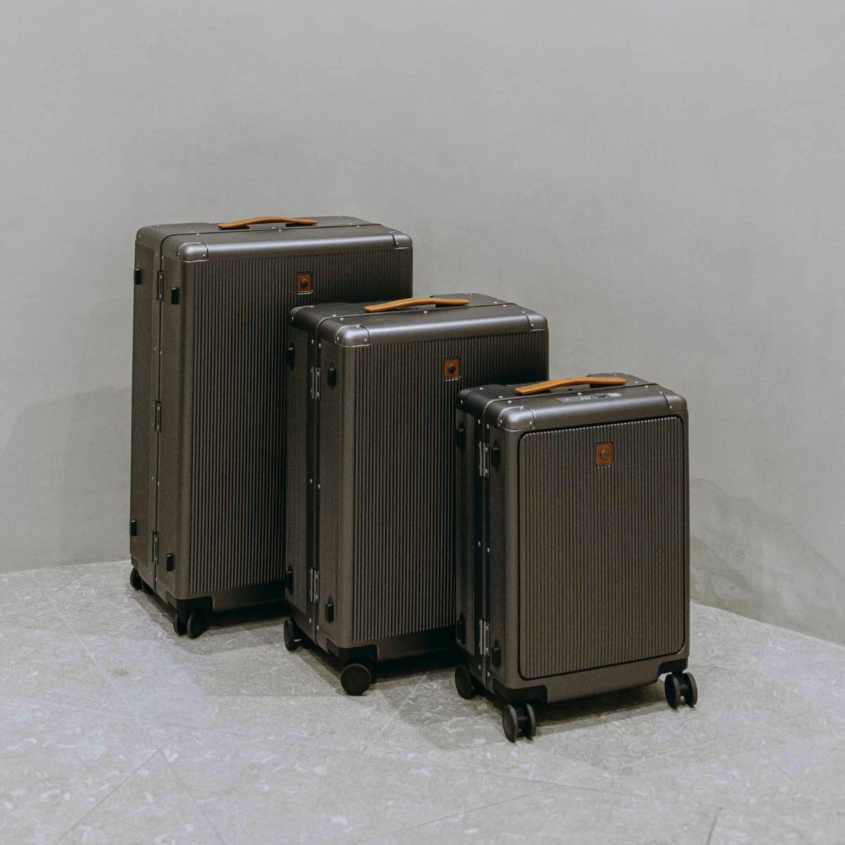 Jekyll and Hide graphite hard-shell luggage set: large check-in, medium check-in and 55cm carry-on with tan leather handles