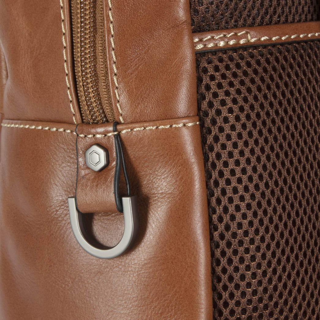 MONTANA Slim Backpack in colt - detail view