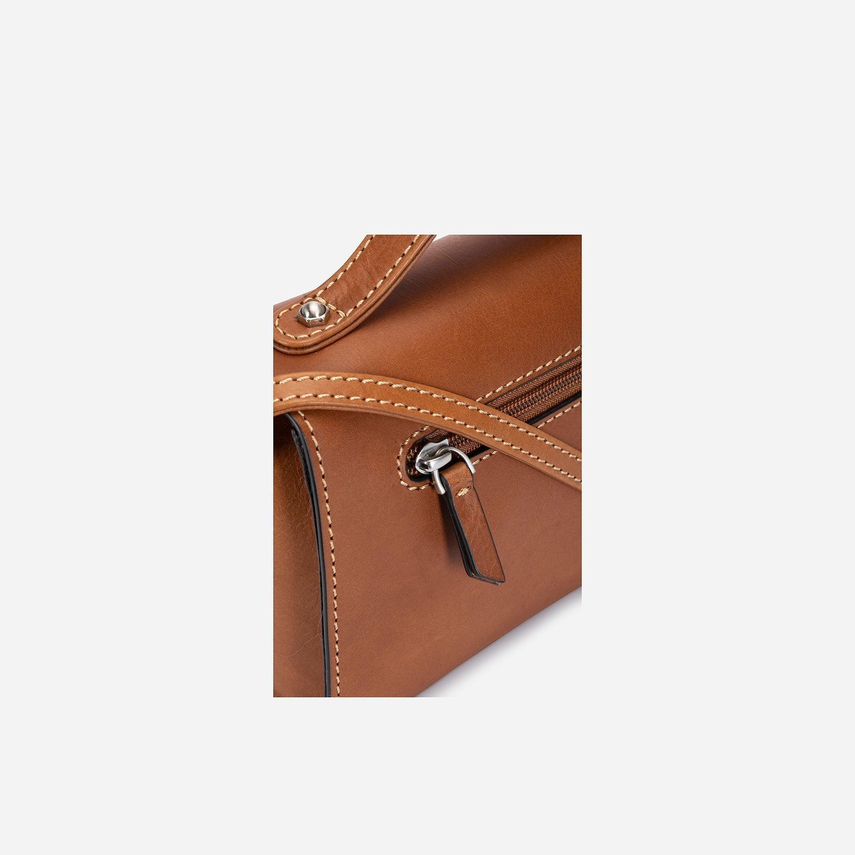 MONTANA Crossbody Bag in colt - close-up view