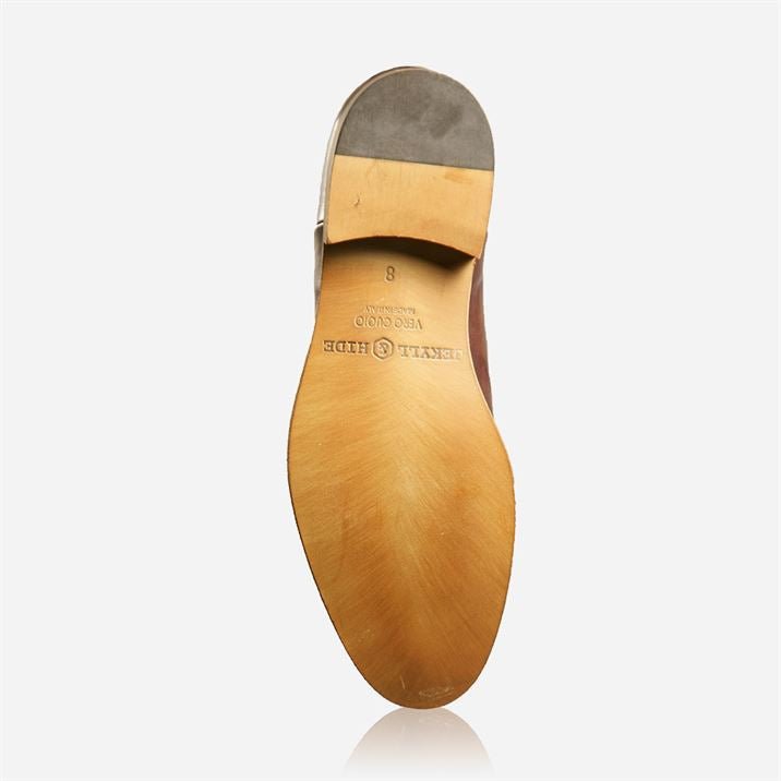 OXFORD Casual Shoe in brown - close-up view