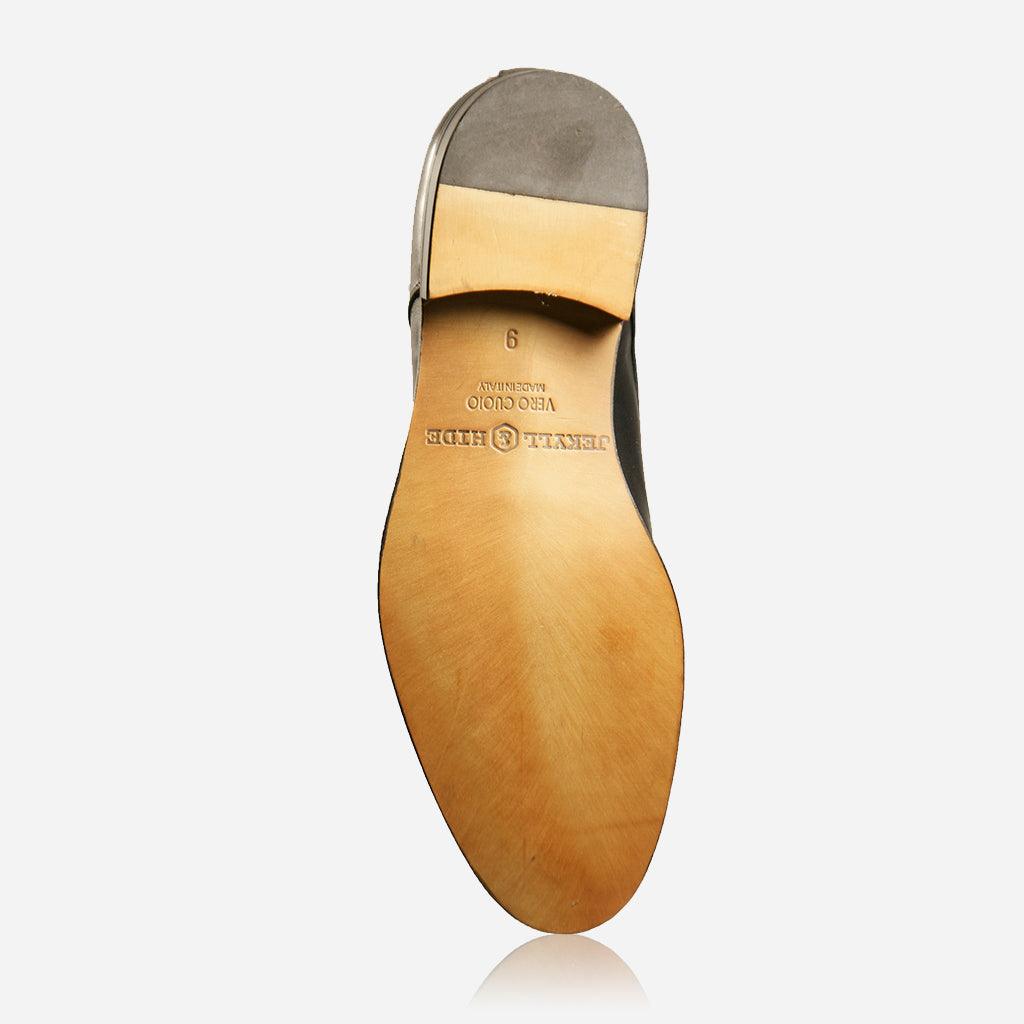 OXFORD Casual Shoe in black - close-up view