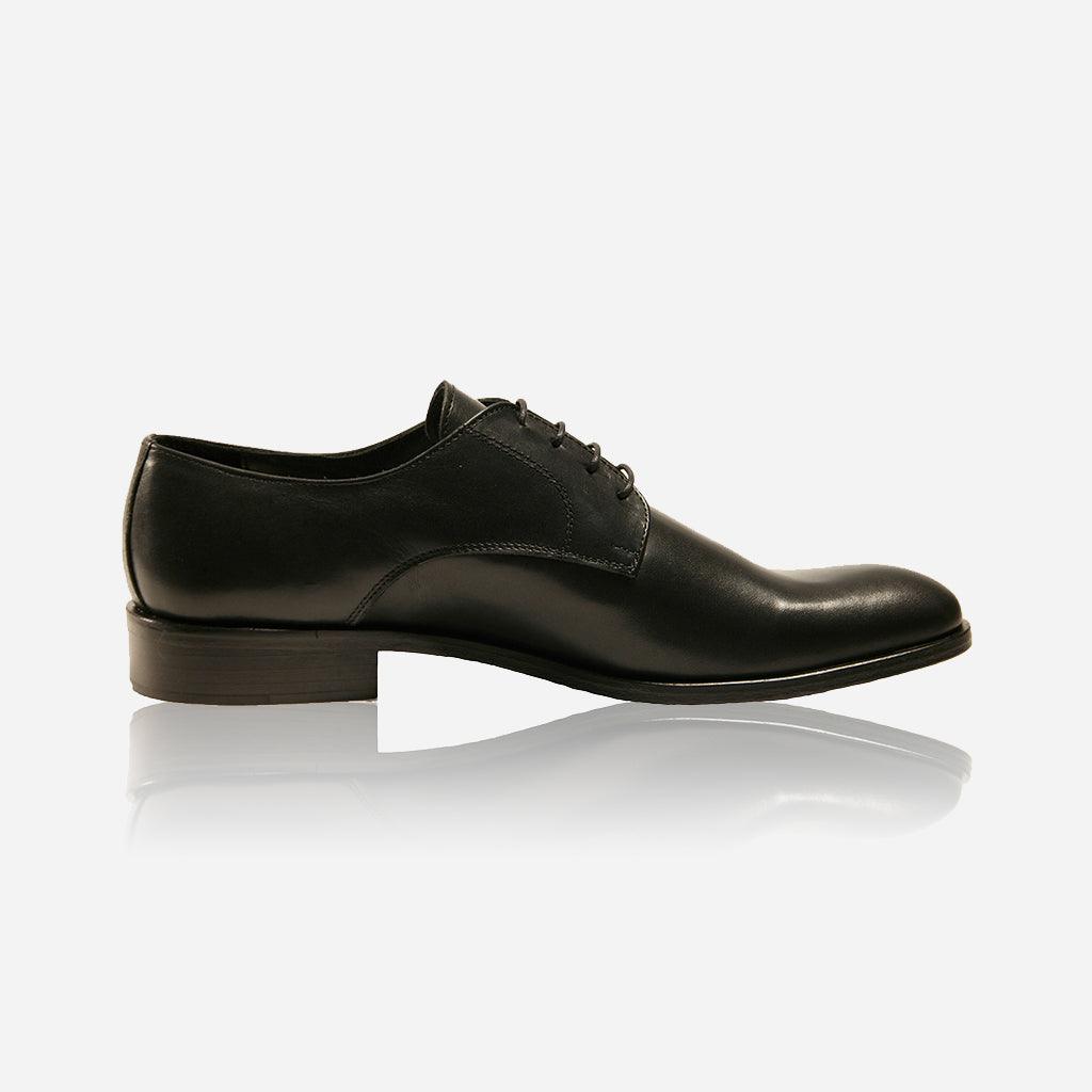 OXFORD Casual Shoe in black - angled view