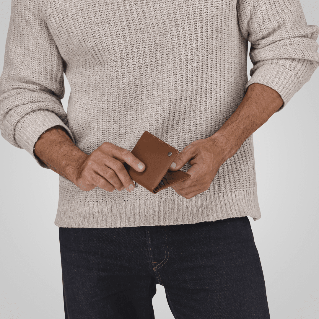 Slim Bifold Card Holder With Coin