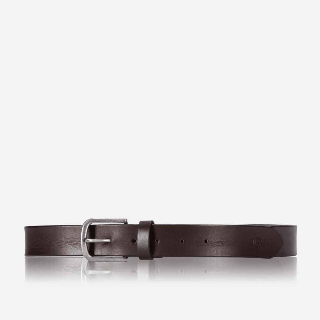 Chicago Vintage Belt in brown vintage - lifestyle view