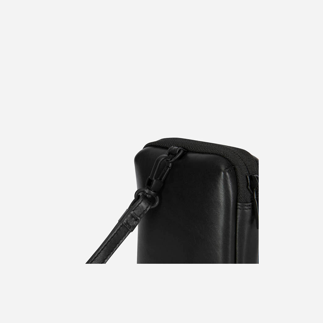 Montana Cable Pouch in black - close-up view