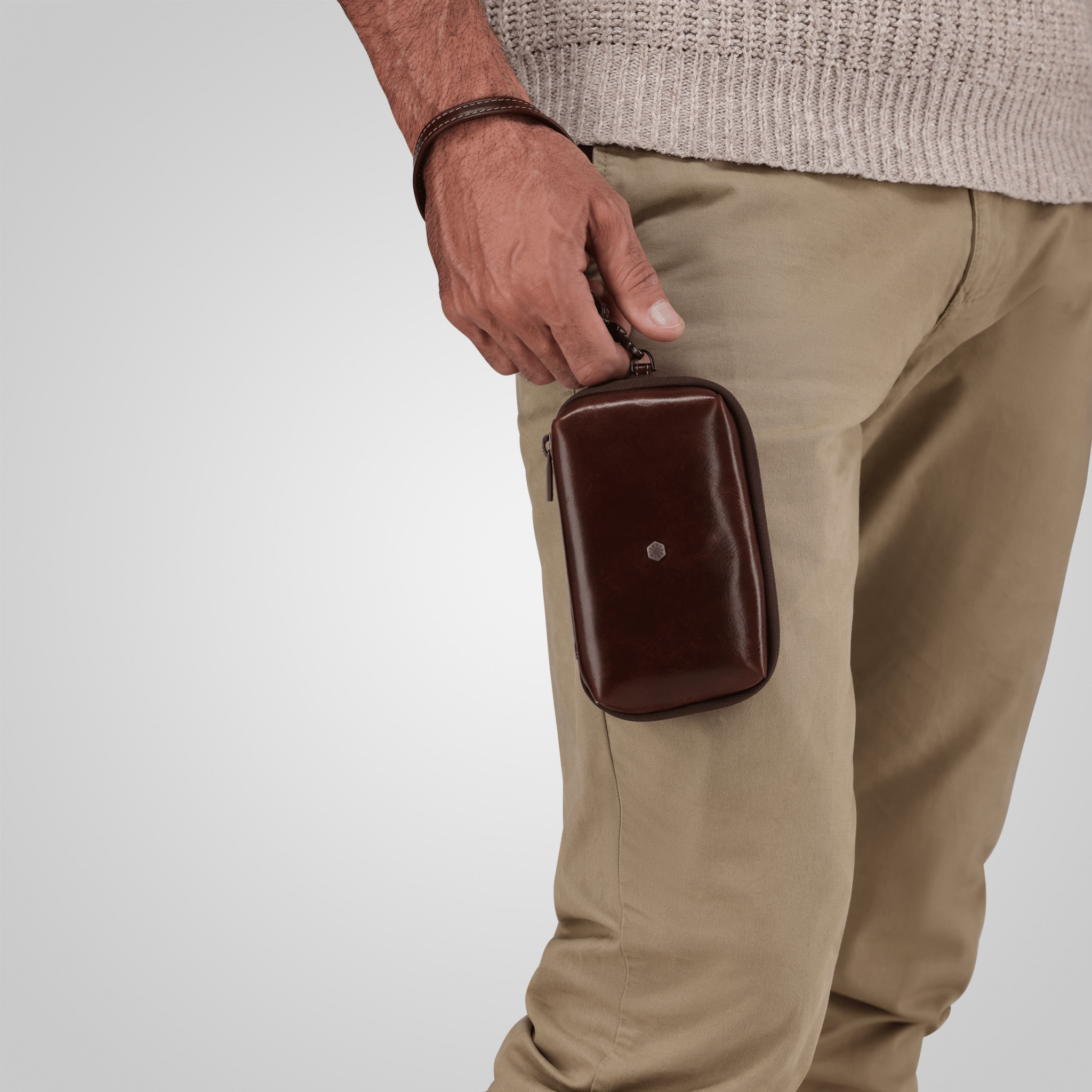 Montana Cable Pouch in mocha - view 15